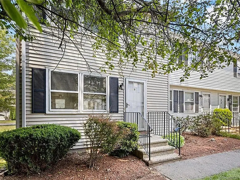 9 Persimmon Ln — Photo 1
