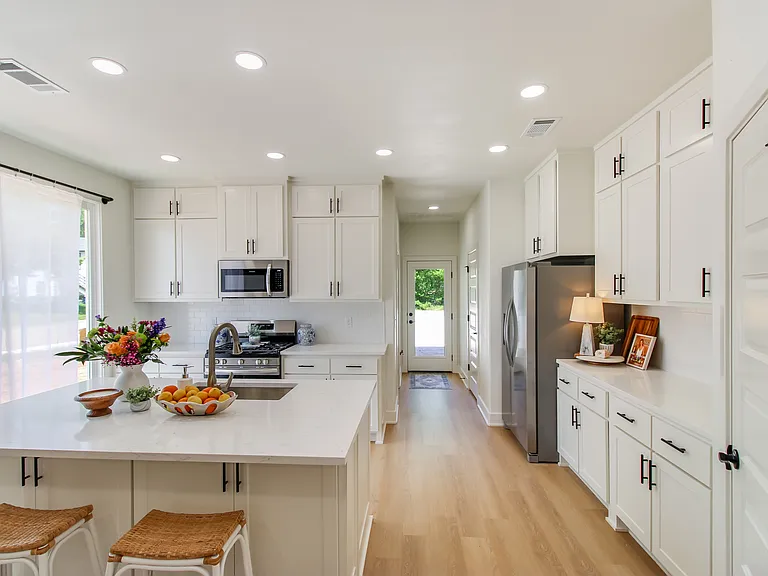 1122 W 10th Ave — Photo 6