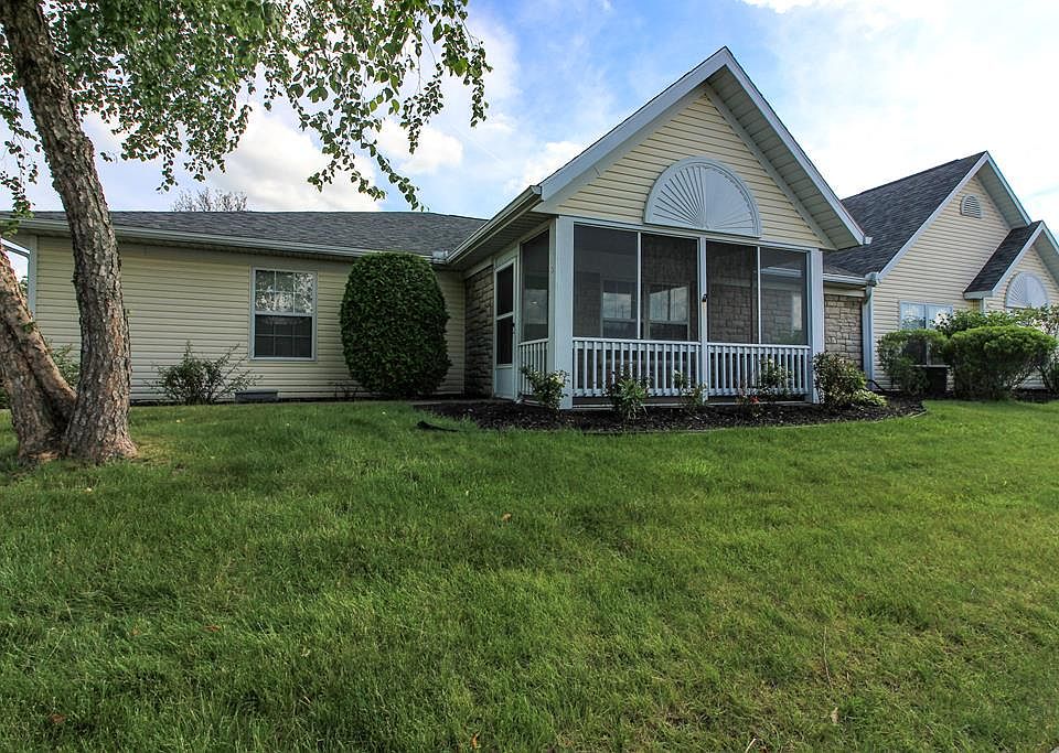 1st image of 695 Villa Dr