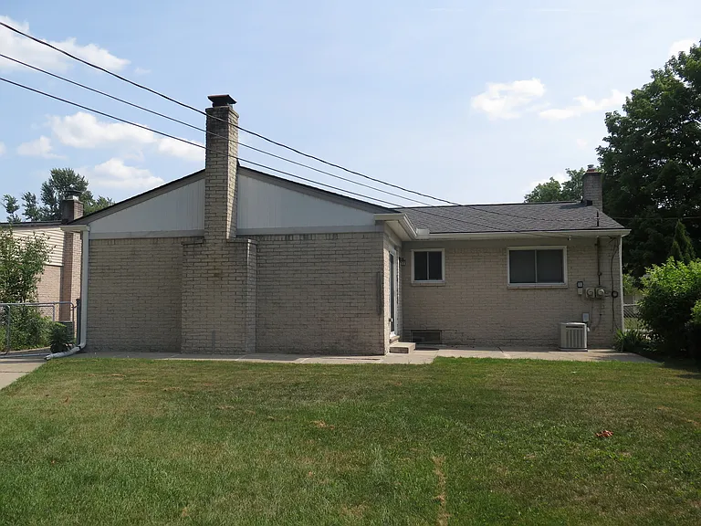 28984 Rayburn St — Photo 47