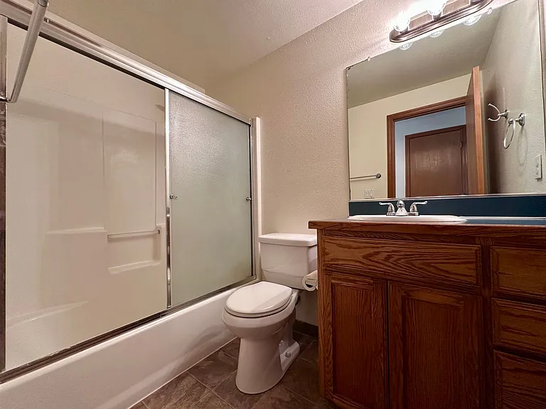 Adorable and Spacious!! Troutdale Duplex in Cul-de-sac!! — Photo 8