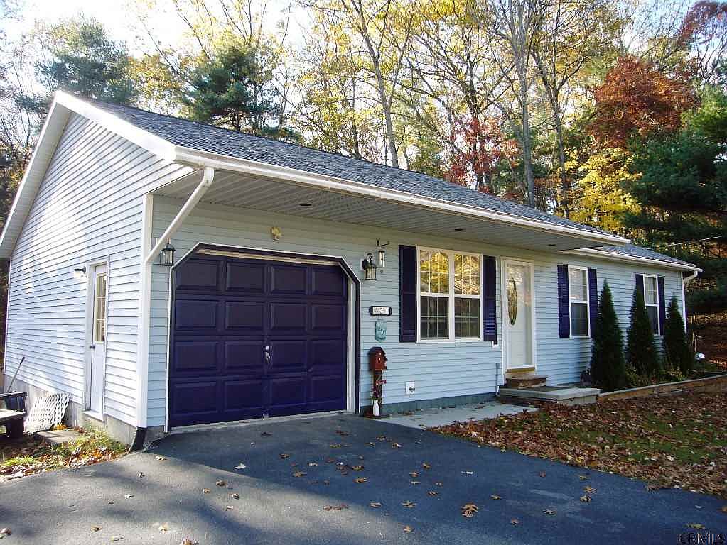 21 Tee Hill Rd, Queensbury, NY 12804 | Zillow