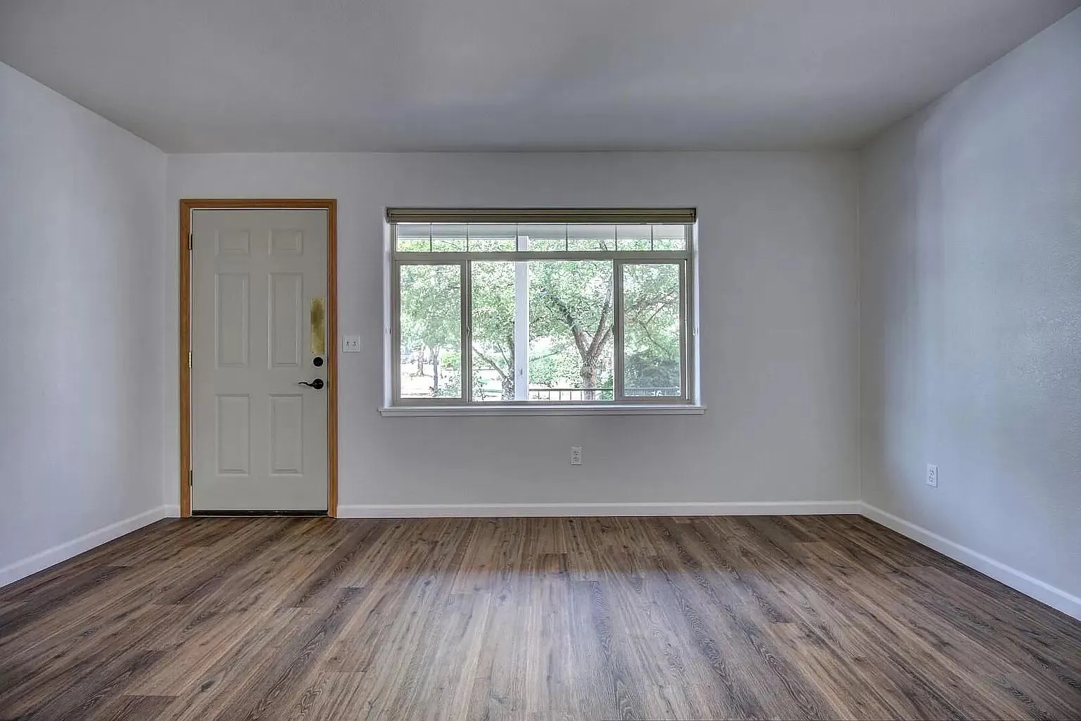 3 bed, 2.5 bath, 1361 sqft, $2,199 — Photo 4