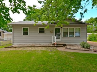 860 Mark Twain Dr, Florissant, MO 63031