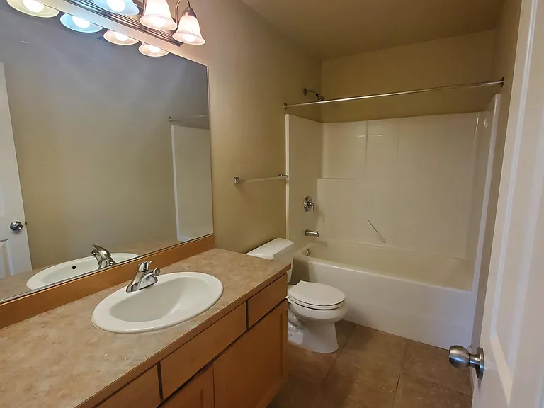 204 W Greenfield Ave — Photo 7