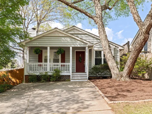 202 Beechtree Dr, Cary, NC 27513