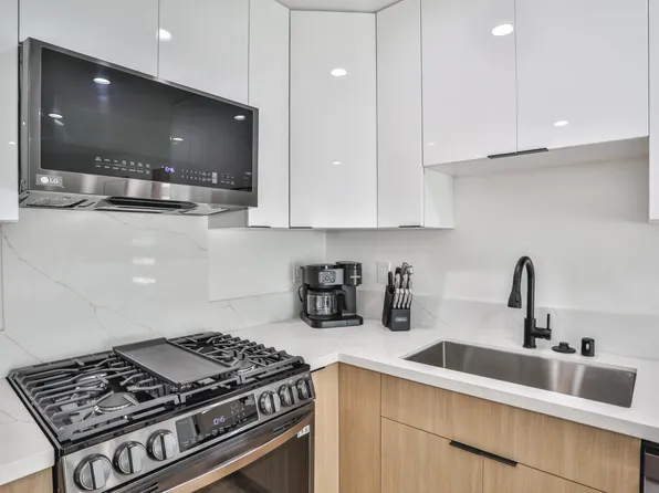 1 bed, 1.0 bath, $2,650, 111 1/2 E 67th Way, Long Beach, CA 90805