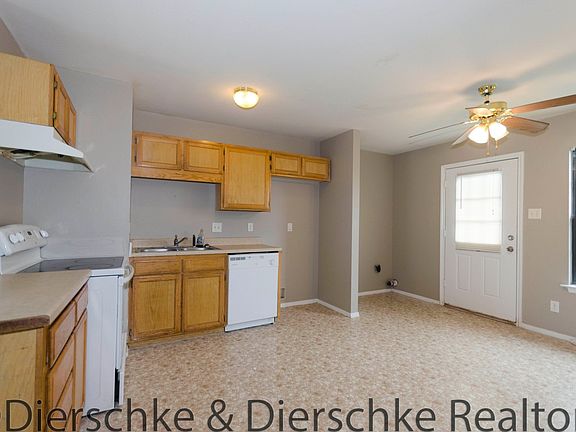 5th image of 3245 Grove Cir