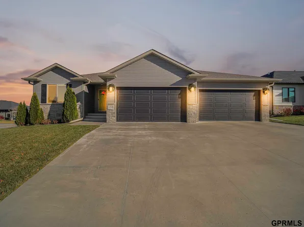 1350 N 101st St, Lincoln, NE 68527