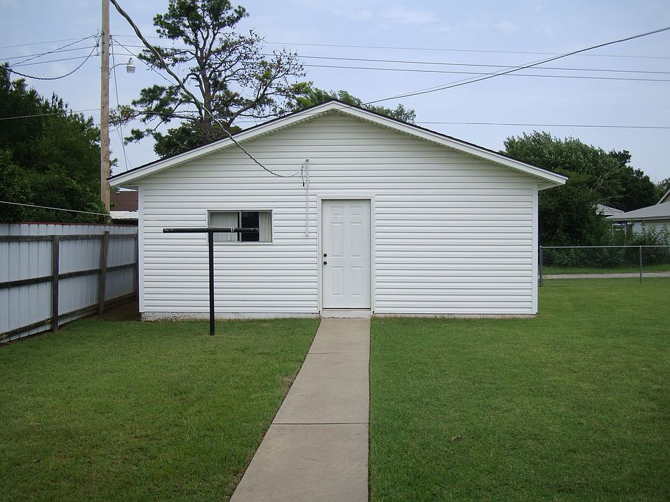 2nd image of 1013 London Dr