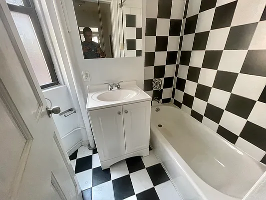 Rented by MQ Realty LLC | media 9