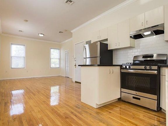 2nd image of 119 Clendenny Ave