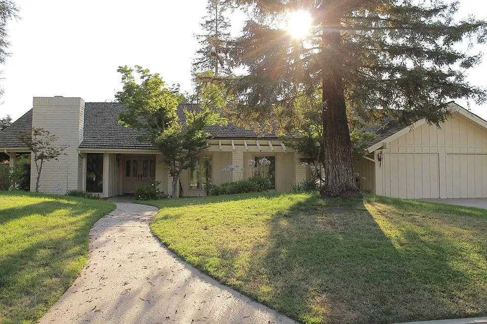 5559 N Pleasant Ave photo 1