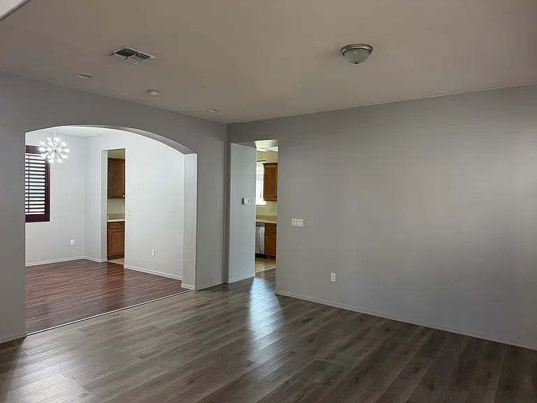 504 E Calle Escora — Photo 5