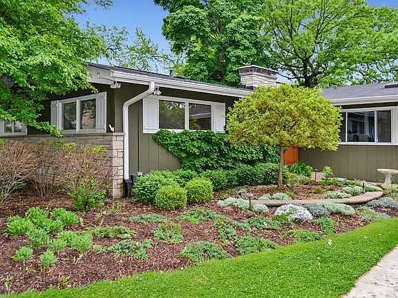 2nd image of 20 Hawley Ct