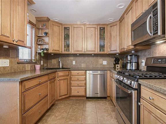 5th image of 6106 Avenue
