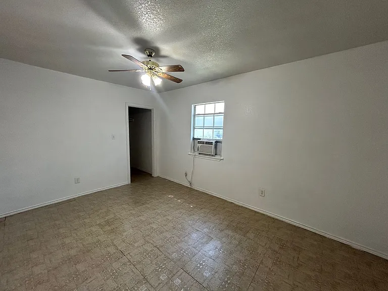 319 Noria St — Photo 11