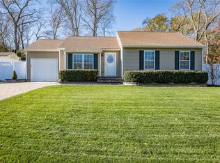 2 Macintosh Ln, Selden, NY 11784