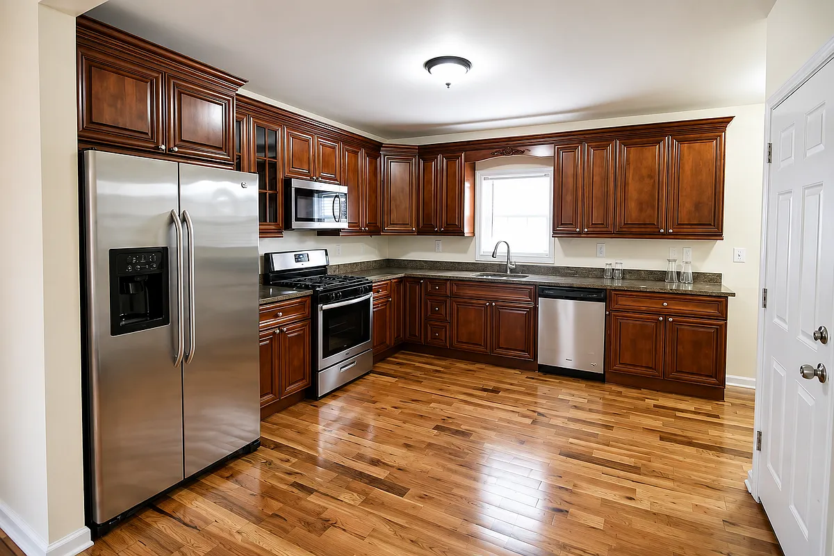 4 bed, 1.0 bath, 1312 sqft, $2,200 — Photo 2