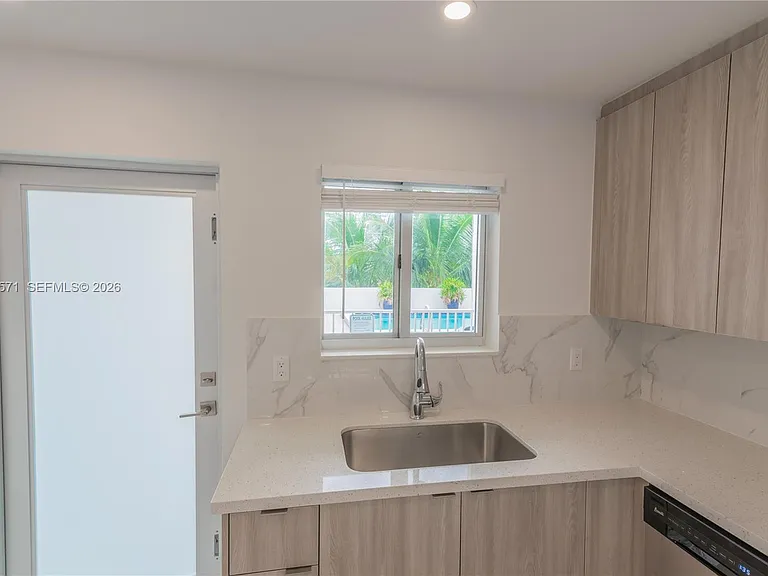 3755 NE 167th St #6 — Photo 7