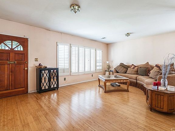 3rd image of 131 W Ellis Ave