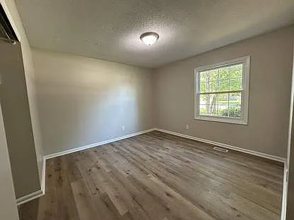 910 Winchester Rd — Photo 13