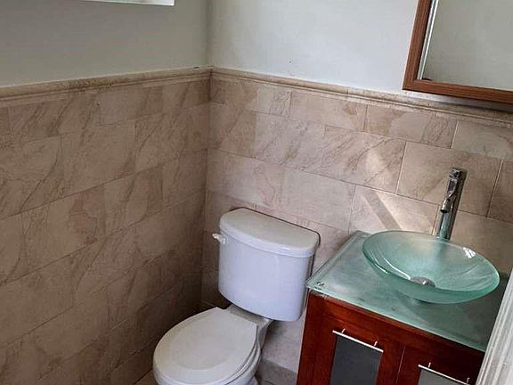 5th image of 1042 Foster Road