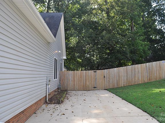3rd image of 2521 Laver Ct