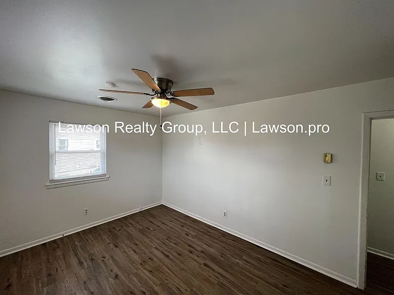 Suburban 739-741 — Photo 22
