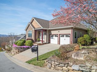 84 Deep Valley Ln, Hendersonville, NC 28791