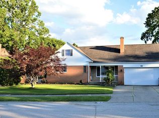 21961 Robinhood Ave, Fairview Park, OH