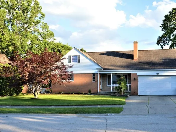 21961 Robinhood Ave, Fairview Park, OH 44126