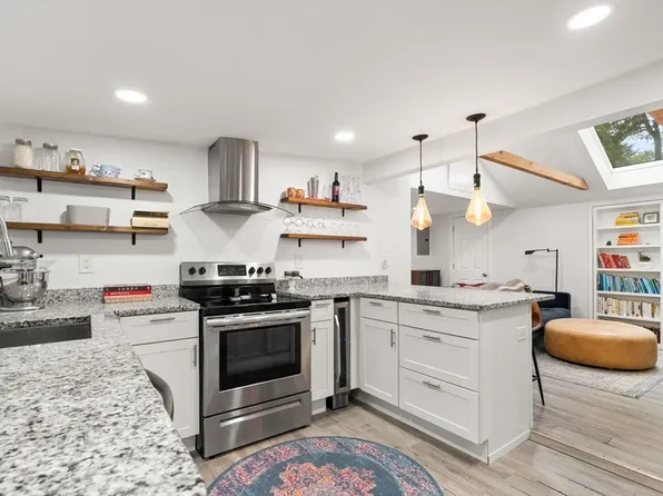 47 S Shore Rd, Holbrook, MA 02343