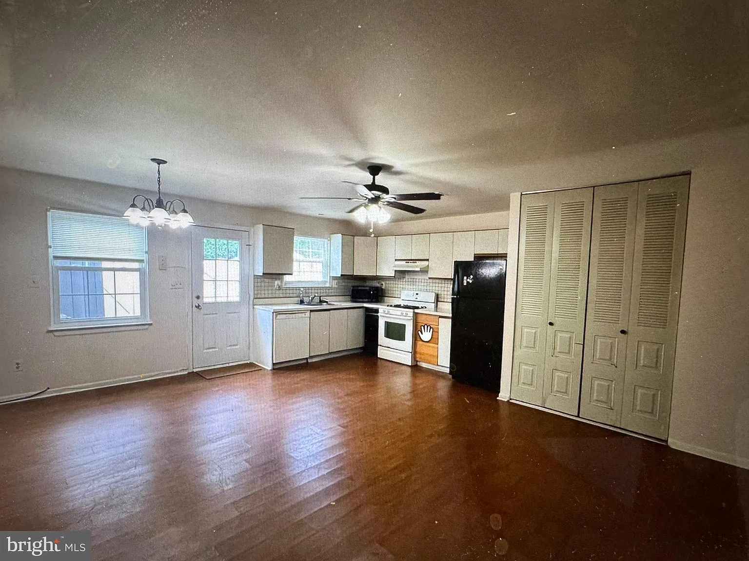 3 bed, 1.5 bath, 1560 sqft, $2,550 — Photo 3