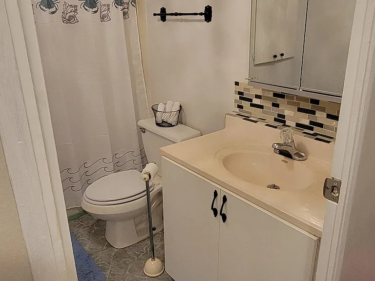 102 Arden Ave — Photo 4