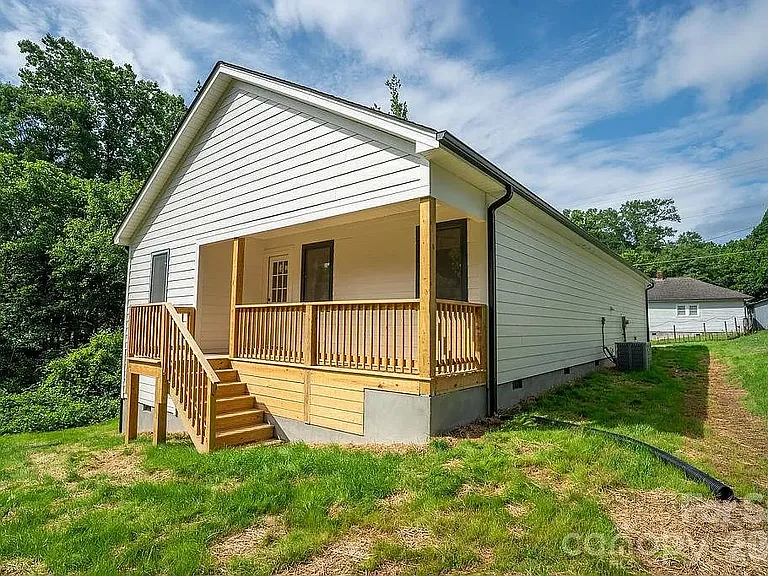 1120 Rosehill Dr — Photo 4