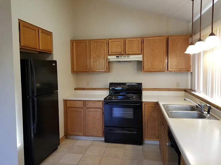 5 N Yellowstone Ave — Photo 3