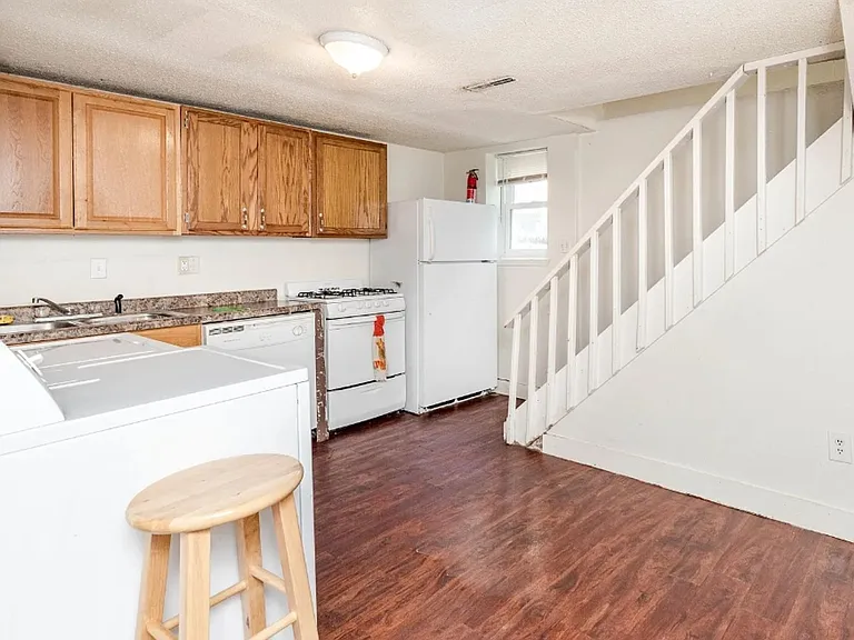 213 Waugh St — Photo 17