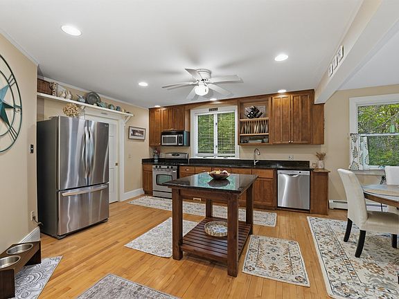 2nd image of 9 Highland Ridge Road