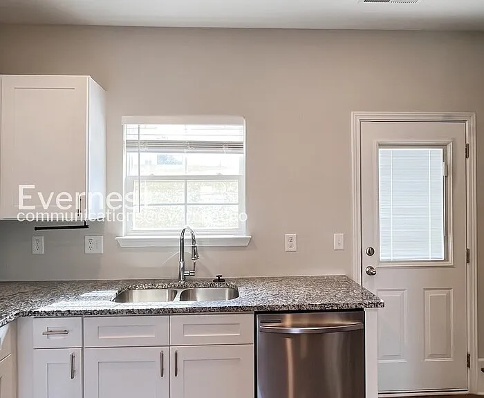250 Tara Ct — Photo 6