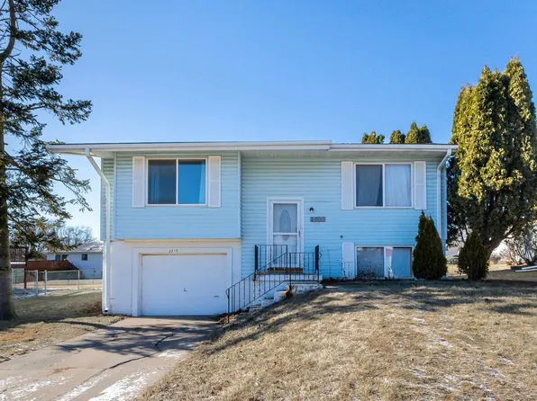 2215 Del Monaco Dr, Dubuque, IA 52002
