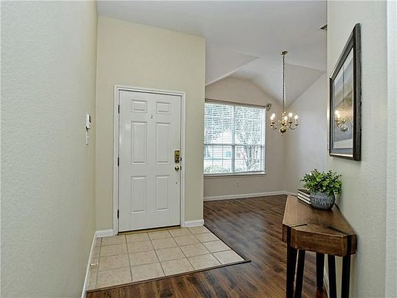5th image of 630 Columbine Ave