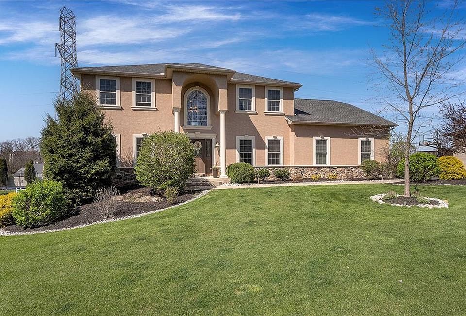 1st image of 294 Lewis Cir