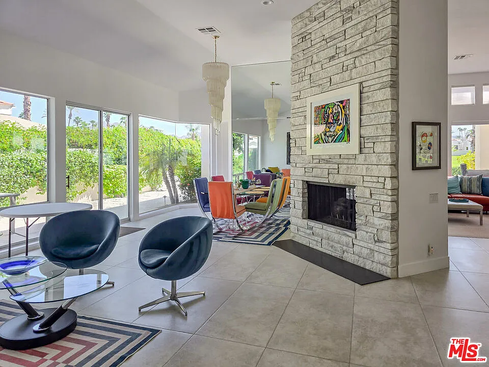 3 bed, 4.5 bath, 2871 sqft, $8,500 — Photo 1