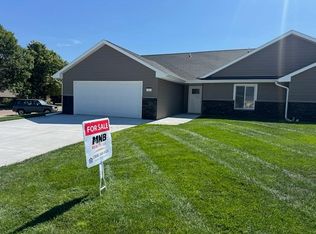 12 Cheyenne Rd, McCook, NE 69001