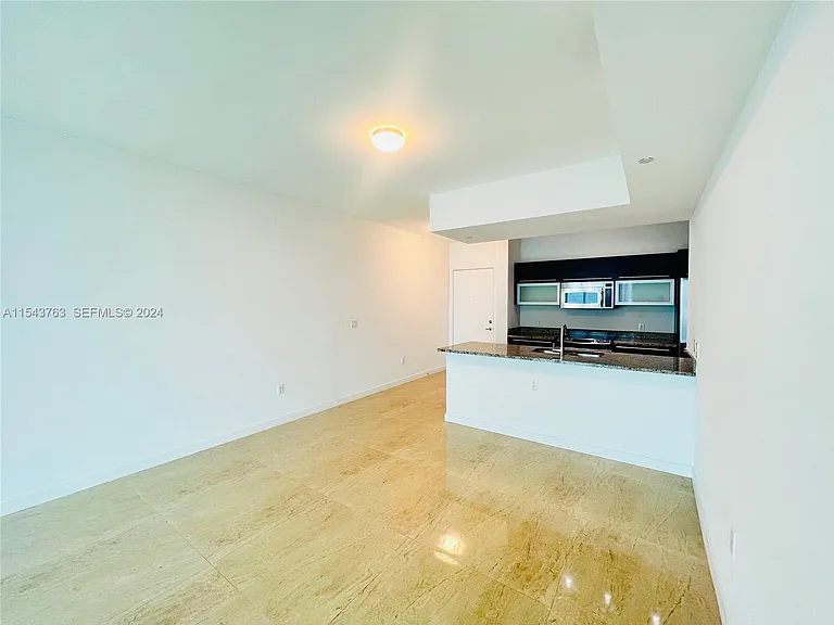 950 Brickell Bay Dr — Photo 6