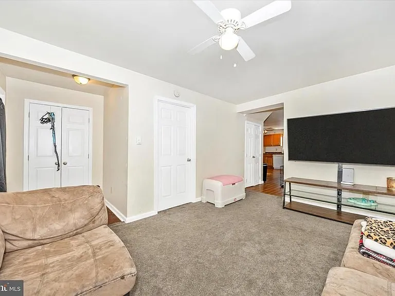 241 N Franklin St — Photo 25