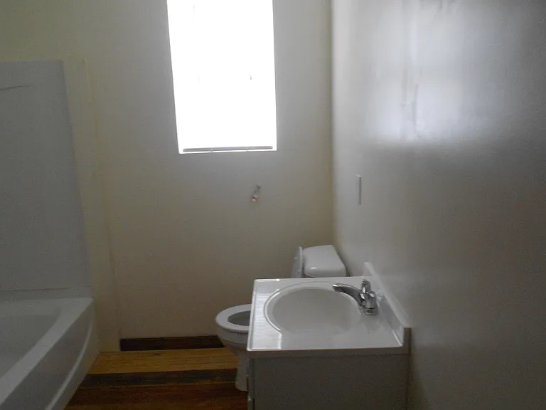 2333 Victor St — Photo 11