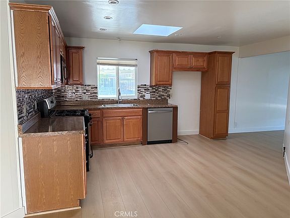 3rd image of 112 Aliso Dr