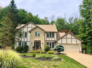 2946 Legend Ln, Willoughby Hills, OH 44092